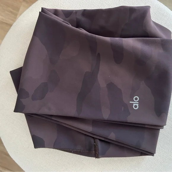 Alo Camo Leggings - Picture 7 of 7